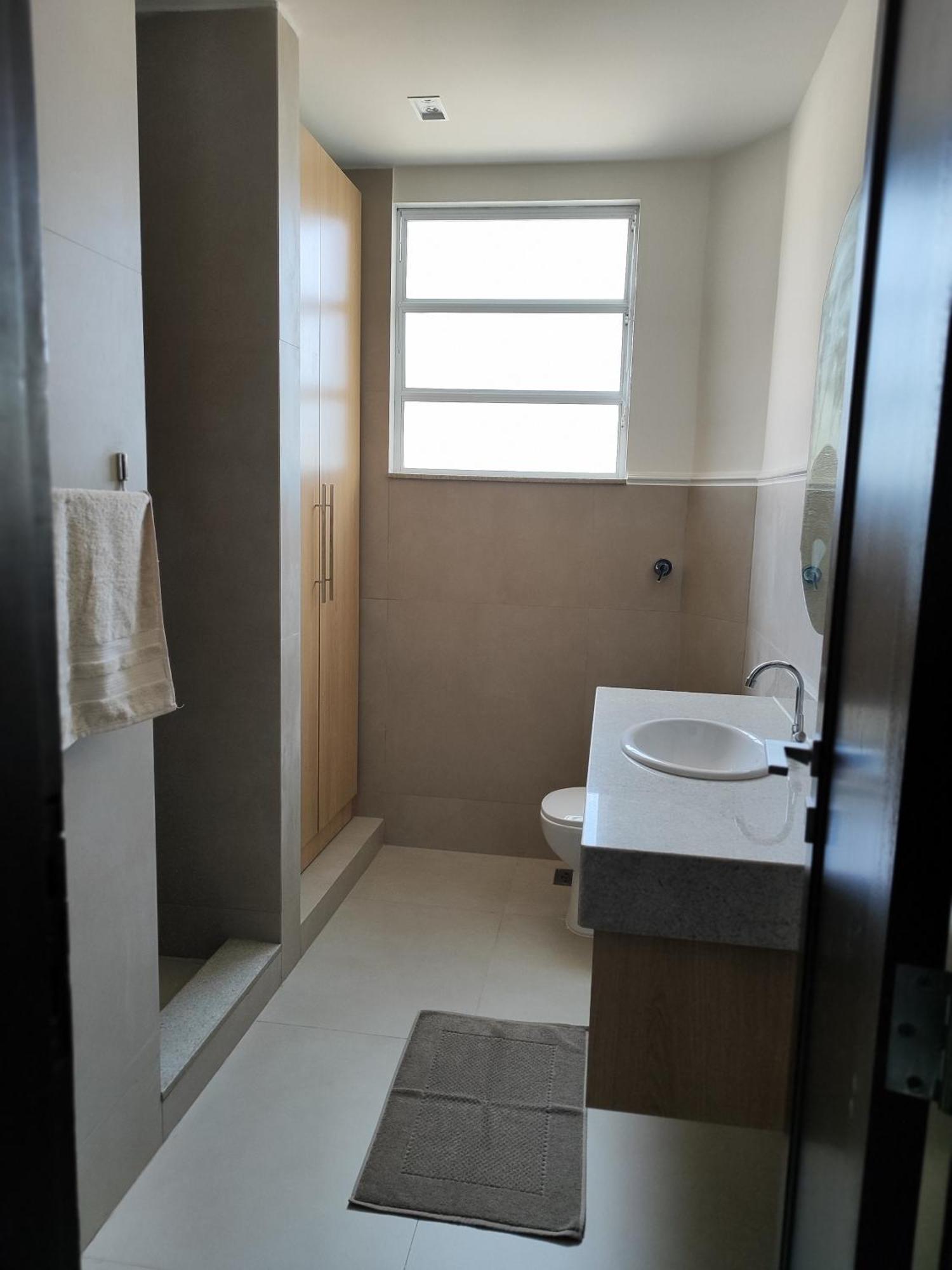 A Uma Quadra Da De Copacabana Apartment